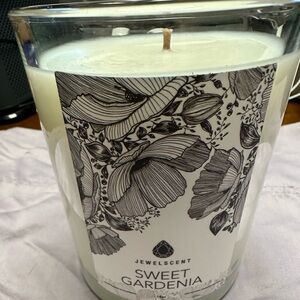 Sweet‎ gardenia jewelscent candle